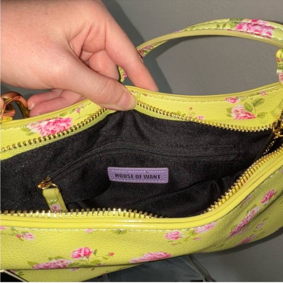 HOUSE OF WANT Vegan Leather Floral Print Shoulder Bag with Gold Chain - Picture 5 of 7